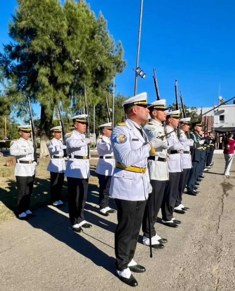 policia aniversario escuela
