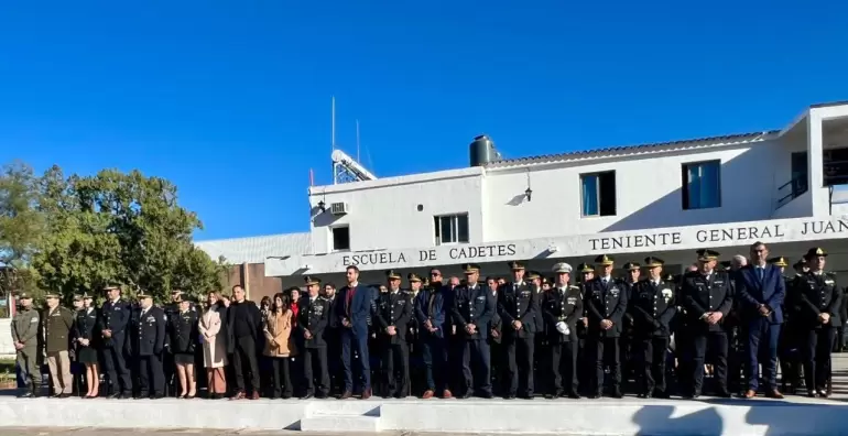 policia aniversario escuela