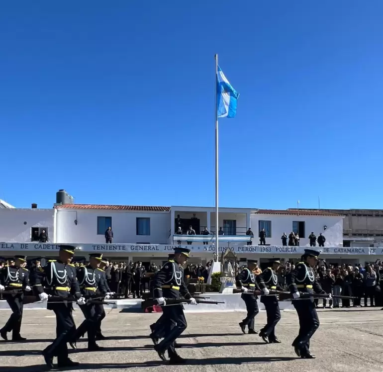 policia aniversario escuela