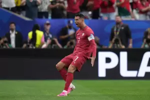 Con un doblete de Cristiano, Portugal gole� a Uzbekist�n y logr� su primera victoria