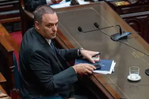 Manuel Adorni desminti� a Patricia Bullrich y ratific� su presencia en el Senado