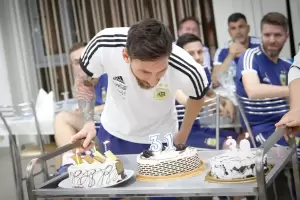 La otra familia de Messi: as� fueron los cumplea�os que celebr� con la Selecci�n