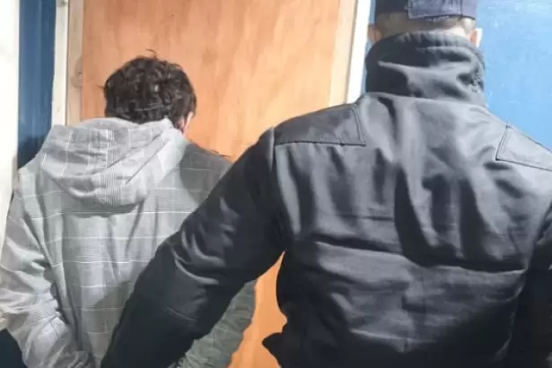 Por unas zapatillas, ingres� a una casa y lo detuvieron