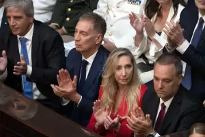 Karina encabez� una reuni�n de urgencia en medio de una inminente renuncia de Adorni
