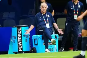 Diego Lugano fue lapidario con Bielsa tras la eliminaci�n de Uruguay: "Nunca entendi� d�nde estaba"