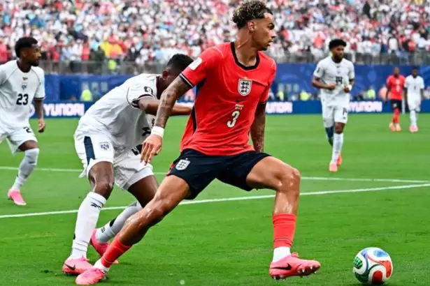 Inglaterra derrot� a Panam� y se qued� con el grupo
