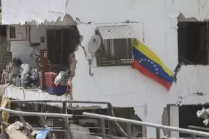 El r�gimen de Venezuela siti� el acceso a La Guaira, la zona m�s golpeada por los terremotos