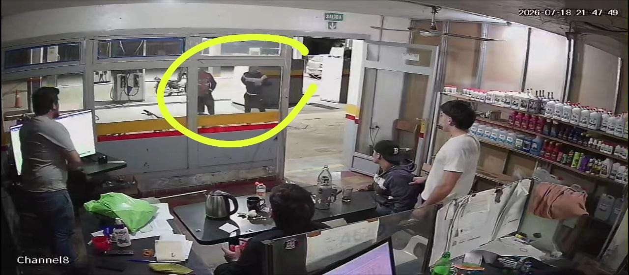 Tensión en Los Altos: dos delincuentes intentaron asaltar una estación de servicio