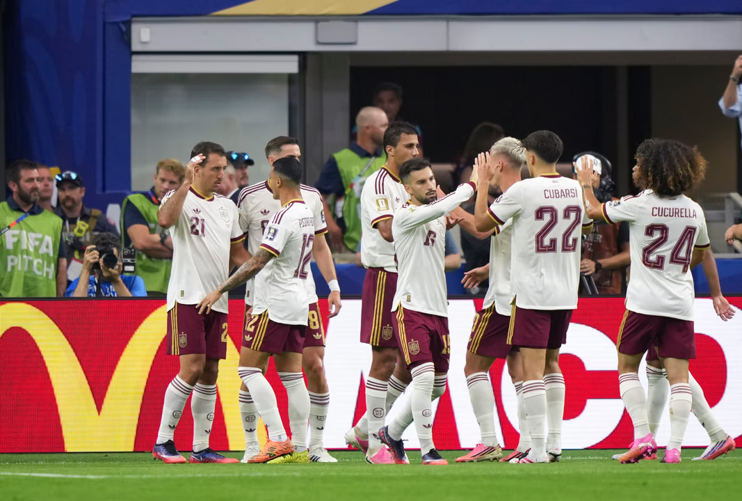 España confirmó a sus once titulares para la final del Mundial