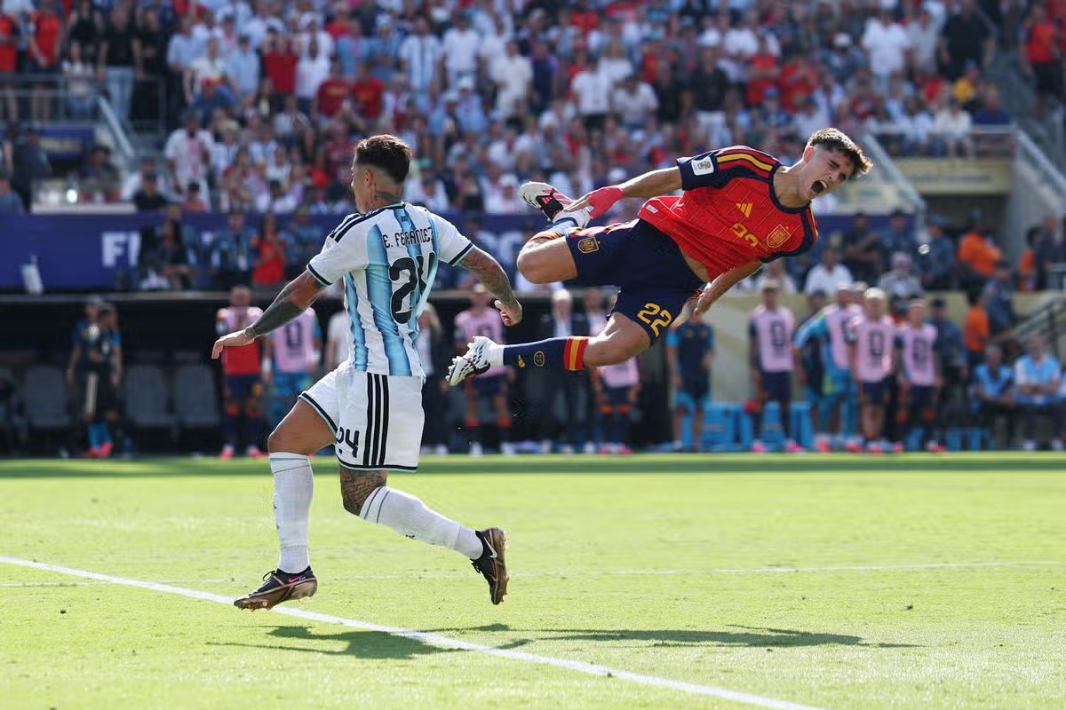 Las jugadas que marcaron la final entre Argentina y España: la expulsión de Enzo Fernández y el gol anulado a La Roja
