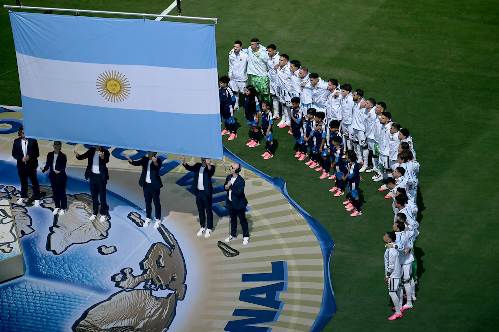 Selección argentina: quiénes viajan en el vuelo que aterrizará hoy en Ezeiza