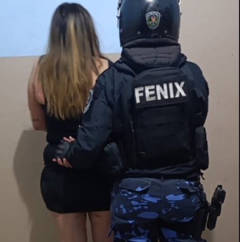 Provocó la caída de un Policía durante un procedimiento y fue detenida