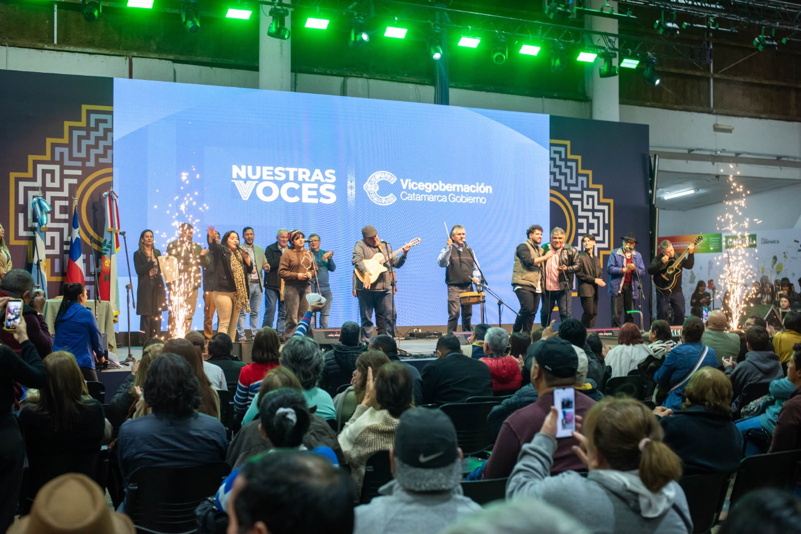 Música y entrega de material discográfico en "Nuestras Voces en el Poncho"