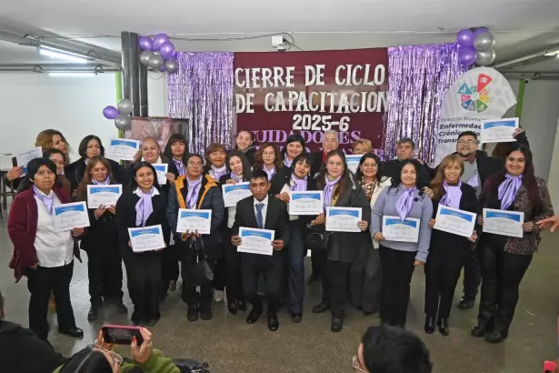 Veintiocho cuidadores de adultos mayores finalizaron su capacitaci�n