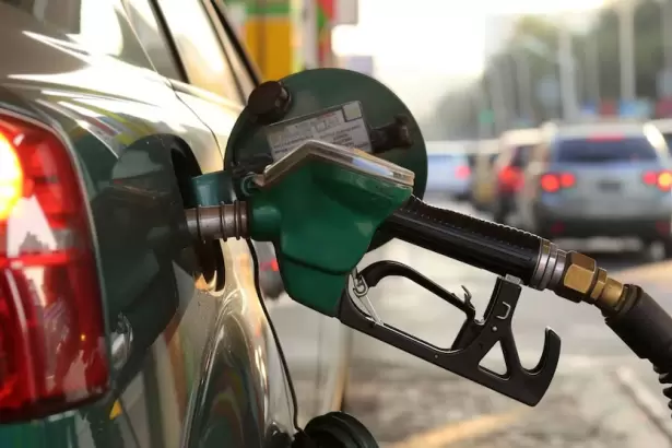 El Gobierno posterg� hasta octubre el aumento del impuesto a los combustibles