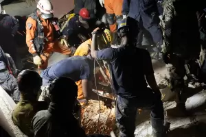 Desesperada b�squeda de Lucas G�mez: rescatistas argentinos trabajan en la zona