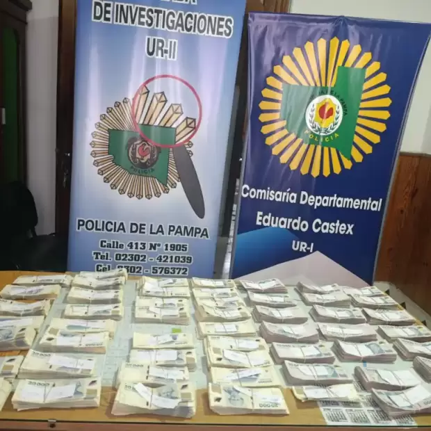 Encontr� una mochila con casi $ 90 millones en una banquina: quiso ayudar y sali� mal