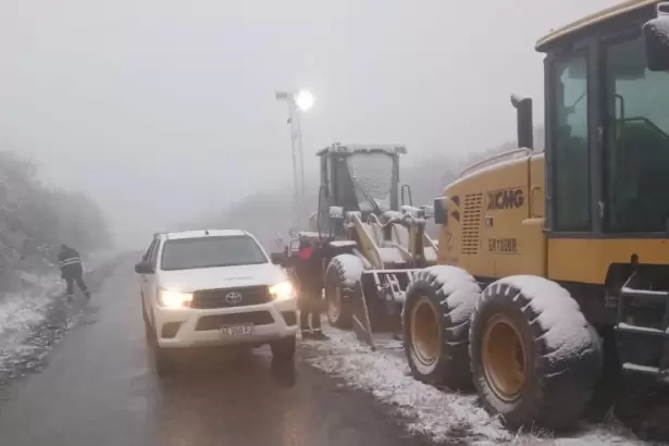 Nieve, precauci�n y restricciones en rutas de Antofagasta de la Sierra y Singuil