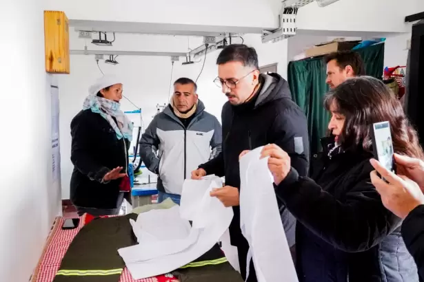 Castro recorri� emprendimientos textiles y proyectos industriales en Los Varela