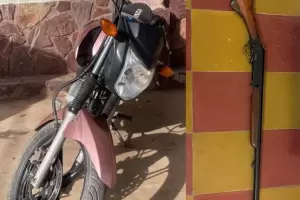 Secuestran una moto con adulteraciones e incautan una escopeta