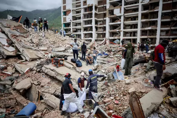 Encontraron otros 215 cuerpos en Venezuela y ya son 4.333 los muertos por los terremotos
