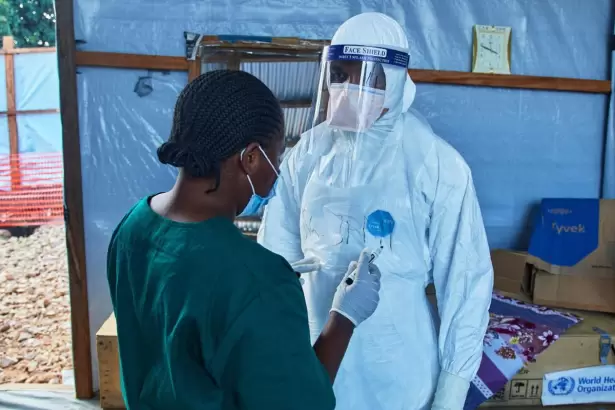 Un nuevo tratamiento contra el �bola genera esperanzas en el este de Congo