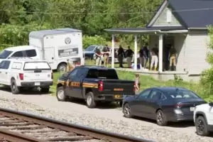 Estupor por el hallazgo de 16 chicos en estado "casi salvaje" en una casa rural