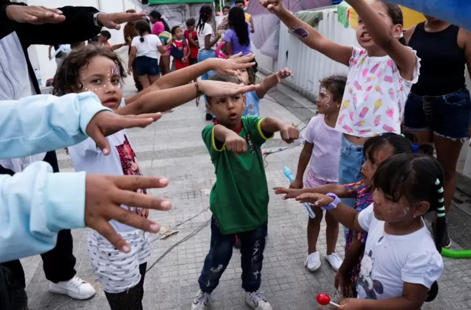 Ni�os tras el terremoto y un horror latente