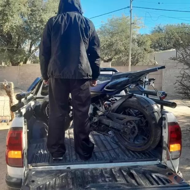 Recuperaron una moto robada tras un allanamiento en Catamarca