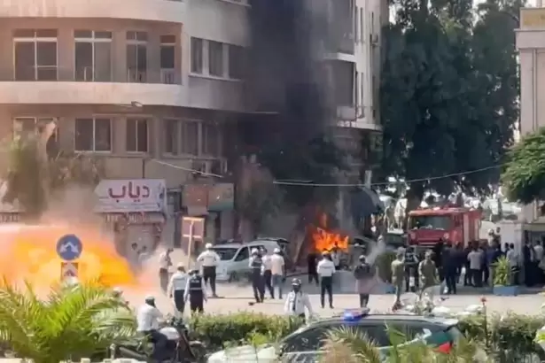 VIDEO. Dos bombas explotaron frente al hotel donde se alojaba Macron en Siria
