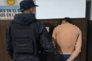 T�o violento agredi� a familiares, huy� por los techos: lo detuvieron