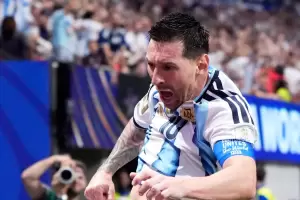 Messi lleg� a ocho goles, lidera la carrera por la Bota de Oro