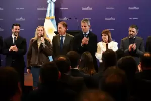 Con Santilli al frente de la Jefatura de Gabinete, el Gobierno re�ne a la mesa pol�tica