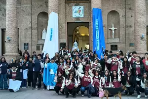 Alumnos rindieron un emotivo homenaje a la Virgen de Bel�n en las fiestas patronales