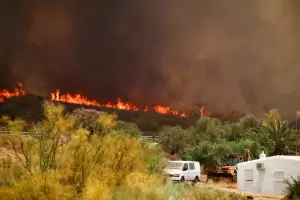 Un devastador incendio forestal deja al menos 12 muertos y 23 desaparecidos en Espa�a