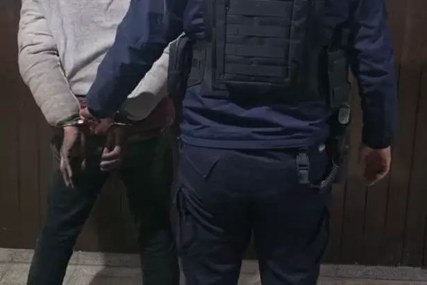 Catamarca: un joven fue detenido tras amenazar con prenderse fuego y agredir a una mujer