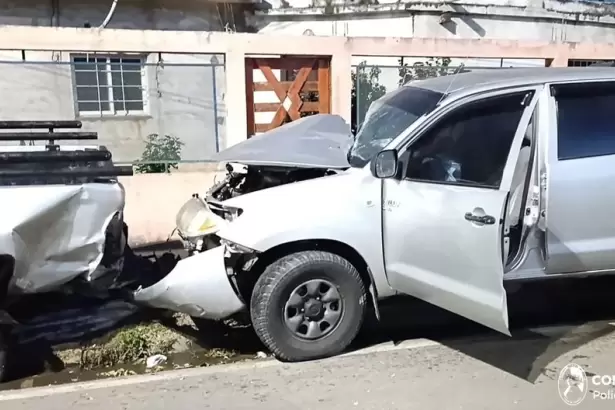 Choc� contra una camioneta estacionada, intent� escapar a pie y termin� detenido