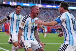 La AFA pidi� jugar con la camiseta alternativa ante Inglaterra en las semifinales
