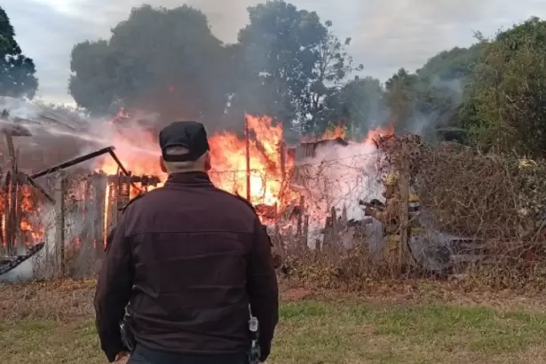 Tr�gico incendio en El Alto: hay un muerto y una persona herida
