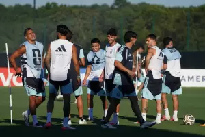 La Selecci�n argentina comenz� la preparaci�n para enfrentar a Inglaterra con una pr�ctica regenerativa