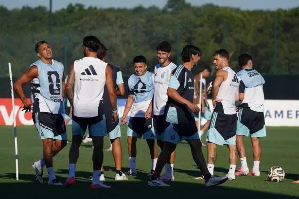 La Selecci�n argentina comenz� la preparaci�n para enfrentar a Inglaterra con una pr�ctica regenerativa