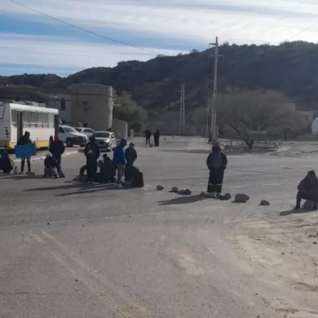 Corte en la Ruta Nacional 40: pobladores reclaman por trabajo