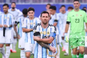 Argentina e Inglaterra vuelven a cruzarse en un duelo hist�rico por un lugar en la final