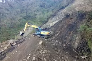 Avanzan las tareas de despeje en la Ruta Provincial N� 48 tras los derrumbes