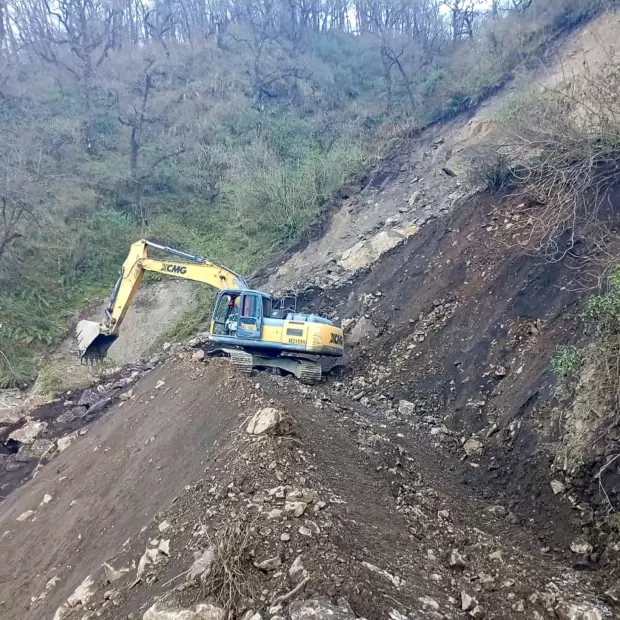 Avanzan las tareas de despeje en la Ruta Provincial N� 48 tras los derrumbes