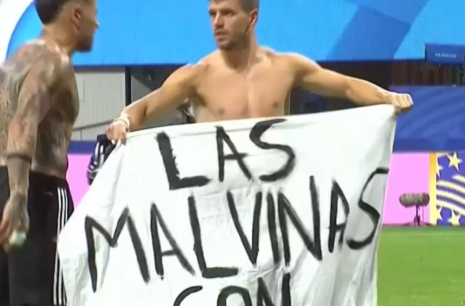 Lo Celso y la bandera malvinera