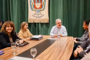 Otorgar�n un bono extraordinario de $100 mil para empleados p�blicos y municipales
