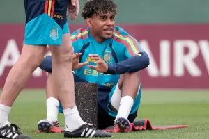 Preocupaci�n en Espa�a: Yamal no se entren� por una molestia a tres d�as de la final