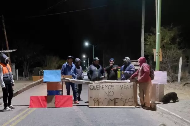 Pobladores cortan ruta en El Desmonte: reclaman empleos en proyectos mineros