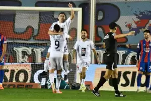 Deportivo Riestra derrot� a San Lorenzo en el debut de Gorosito y lo elimin� de la Copa Argentina